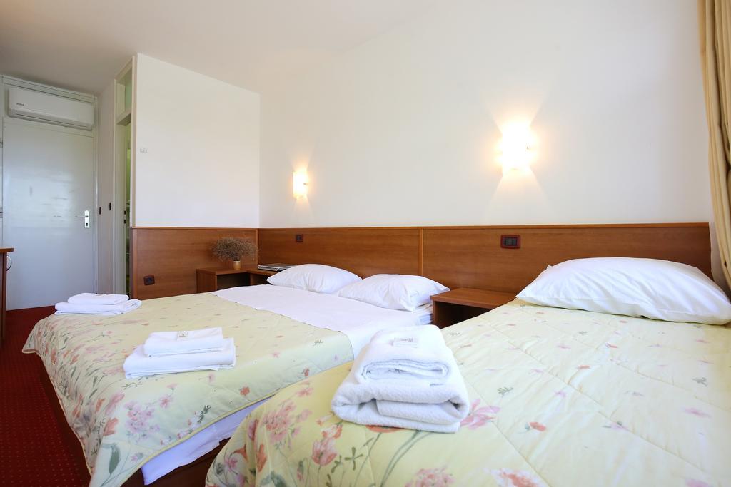 Hotel Luka Luka  Εξωτερικό φωτογραφία